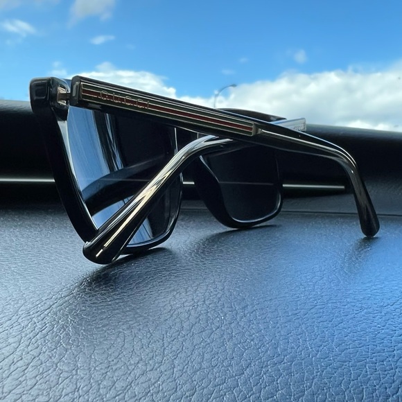 Mens Gucci sunglasses (polarized) - Picture 3 of 6